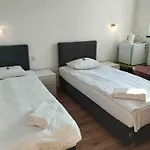 Checz Goscinna- Pokoje,sauna,jacuzzi, Sala Konferencyjna Grzybno