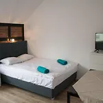 Checz Goscinna- Pokoje,sauna,jacuzzi, Sala Konferencyjna * Grzybno