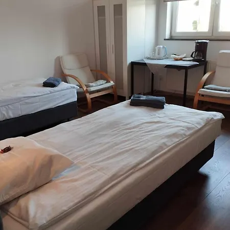 Checz Goscinna- Pokoje,sauna,jacuzzi, Sala Konferencyjna ホームステイ *