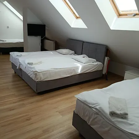 Checz Goscinna- Pokoje,sauna,jacuzzi, Sala Konferencyjna * Grzybno