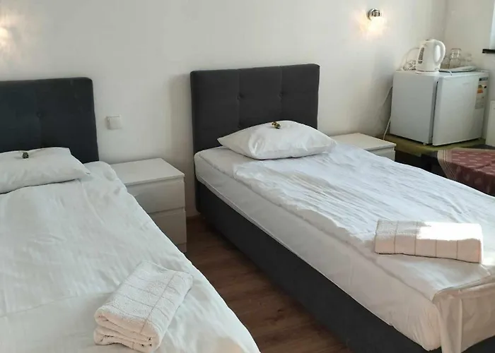 Checz Goscinna- Pokoje,sauna,jacuzzi, Sala Konferencyjna Grzybno